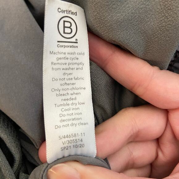 Athleta Women's Size 2X Gray Leopard Printed Mesh Racer Run 4" Athletic Short - Picture 6 of 9